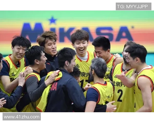 北京排球队团队协作引发热议球员间默契与配合的争议探讨 北京排球队团队协作引发热议球员间默契与配合的争议探讨